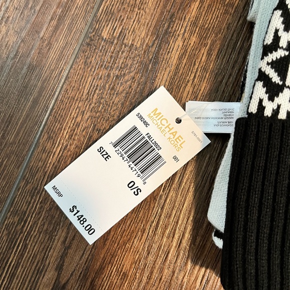 NWT Michael Kors Hat, Gloves and Scarf set.  $148 MSRP! - Picture 2 of 12